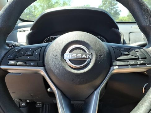 Used 2024 Nissan Altima 2.5 SV FWD image 24