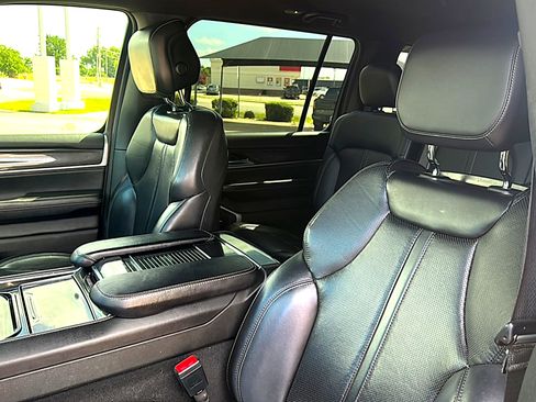 Used 2022 Jeep Wagoneer Series I RWD image 14