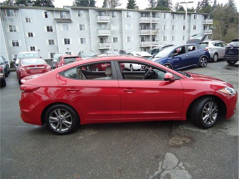 Used 2017 Hyundai Elantra SE image 5