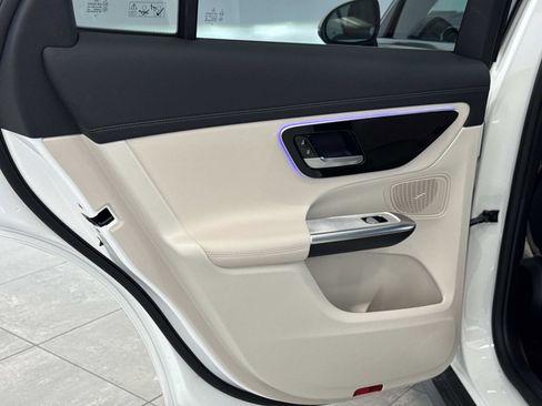 Certified 2025 Mercedes-Benz GLC 300 image 4