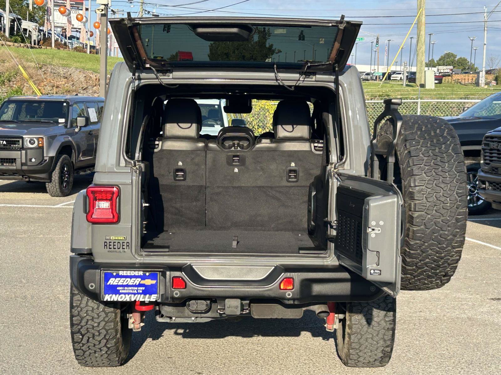 Used 2022 Jeep Wrangler Unlimited Rubicon w/ Steel Bumper Group AWD/4WD image 12