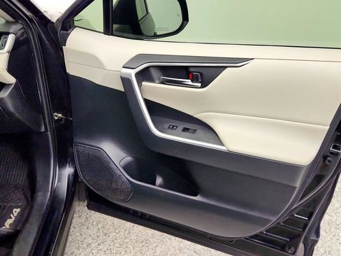 Used 2019 Toyota RAV4 XLE AWD/4WD image 26