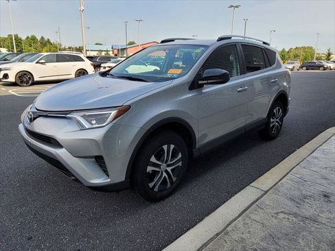 Used 2016 Toyota RAV4 LE AWD/4WD image 10