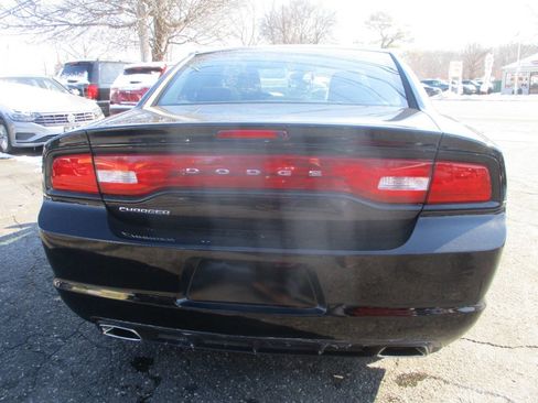 Used 2013 Dodge Charger SE image 3