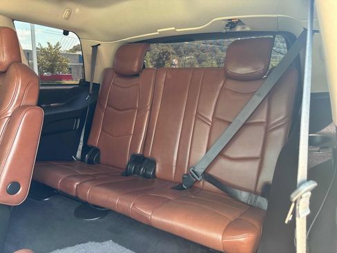 Used 2020 Cadillac Escalade Luxury AWD/4WD image 28