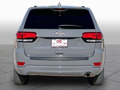 Used 2022 Jeep Grand Cherokee Laredo X RWD image 4