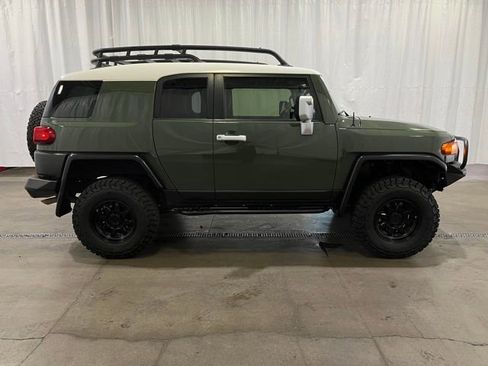 Used 2014 Toyota FJ Cruiser 4WD w/ Convenience Package image 3