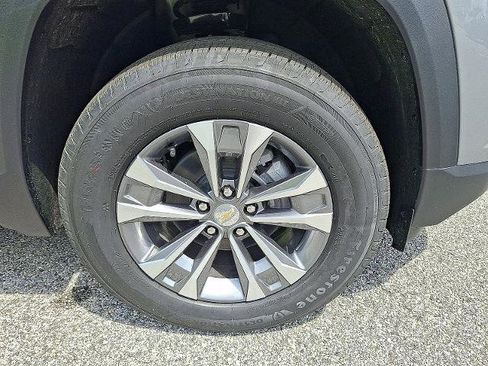 New 2026 Chevrolet Equinox LT w/ Convenience Package II FWD image 5