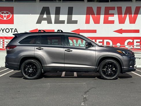 Used 2019 Toyota Highlander SE image 6