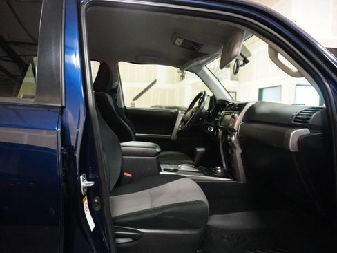 Used 2017 Toyota 4Runner SR5 AWD/4WD image 13