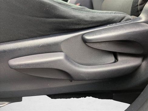 Used 2018 Toyota RAV4 LE FWD image 11