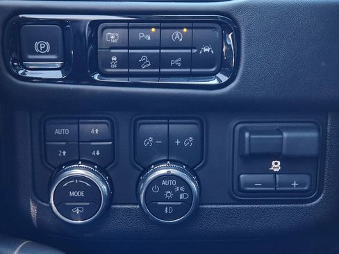 Certified 2025 GMC Yukon AT4 Ultimate image 22