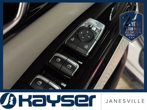 Used 2024 Kia Carnival SX Prestige image 32