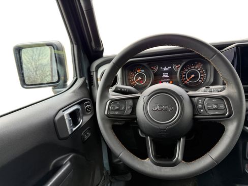 Used 2024 Jeep Wrangler Willys image 10