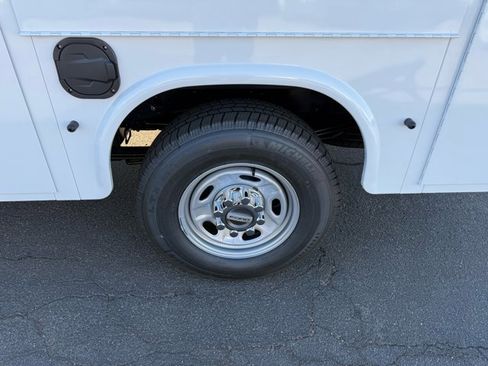 New 2026 Ford F250 XL w/ XL Chrome Package image 26