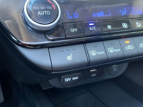 Certified 2025 Hyundai Elantra Limited FWD image 20