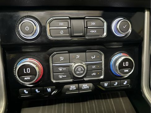 Used 2022 GMC Yukon Denali w/ Denali Ultimate Package AWD/4WD image 16