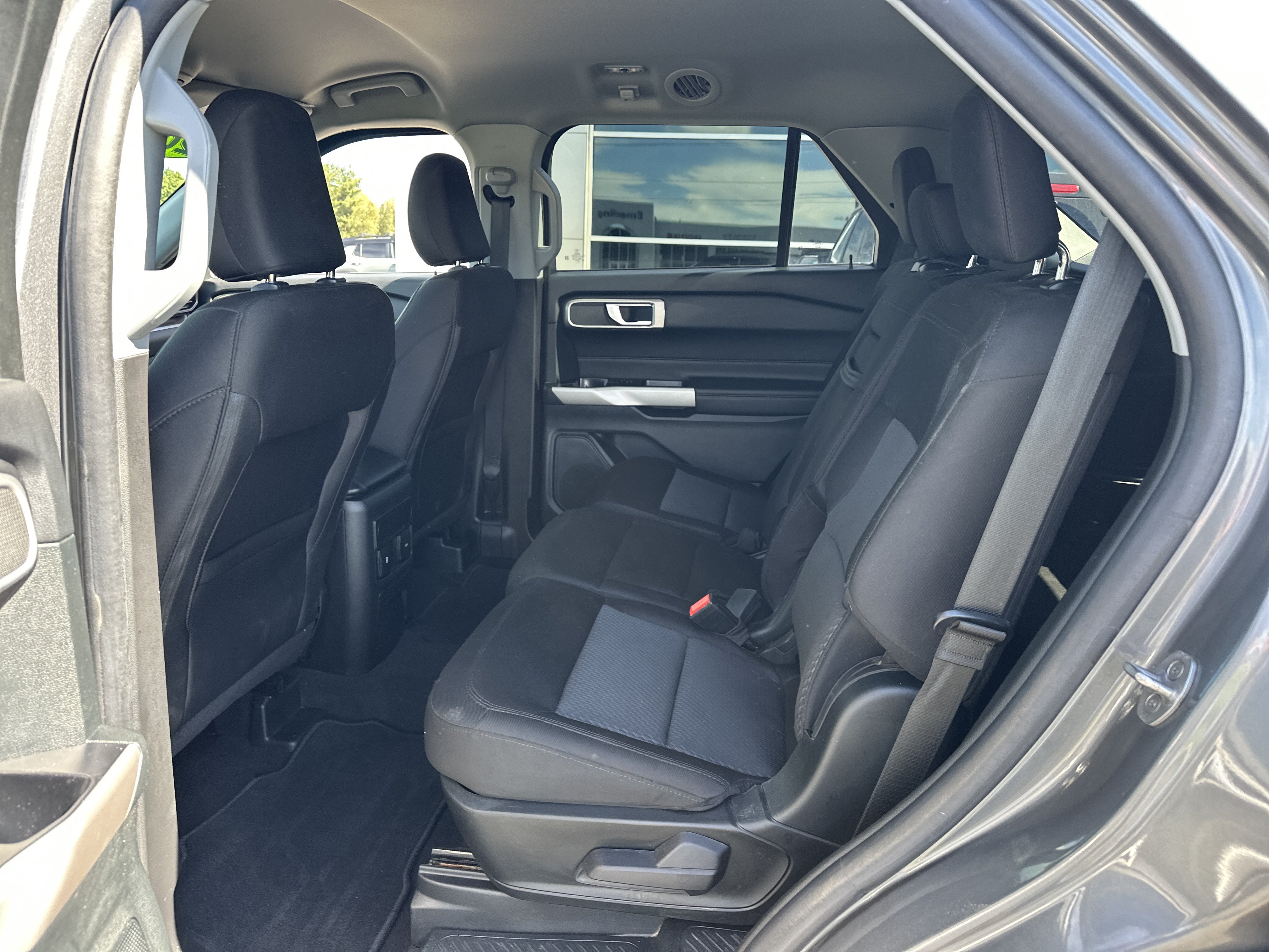 Used 2023 Ford Explorer XLT AWD/4WD image 8