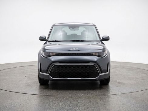 Used 2025 Kia Soul LX w/ LX Technology Package FWD image 2