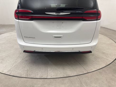 Used 2025 Chrysler Pacifica Select FWD image 25
