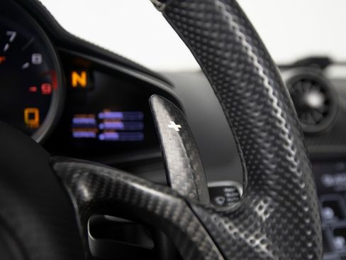 Used 2016 McLaren 675LT Spider image 18