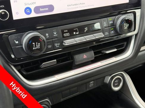 Used 2024 Toyota Grand Highlander XLE FWD image 30