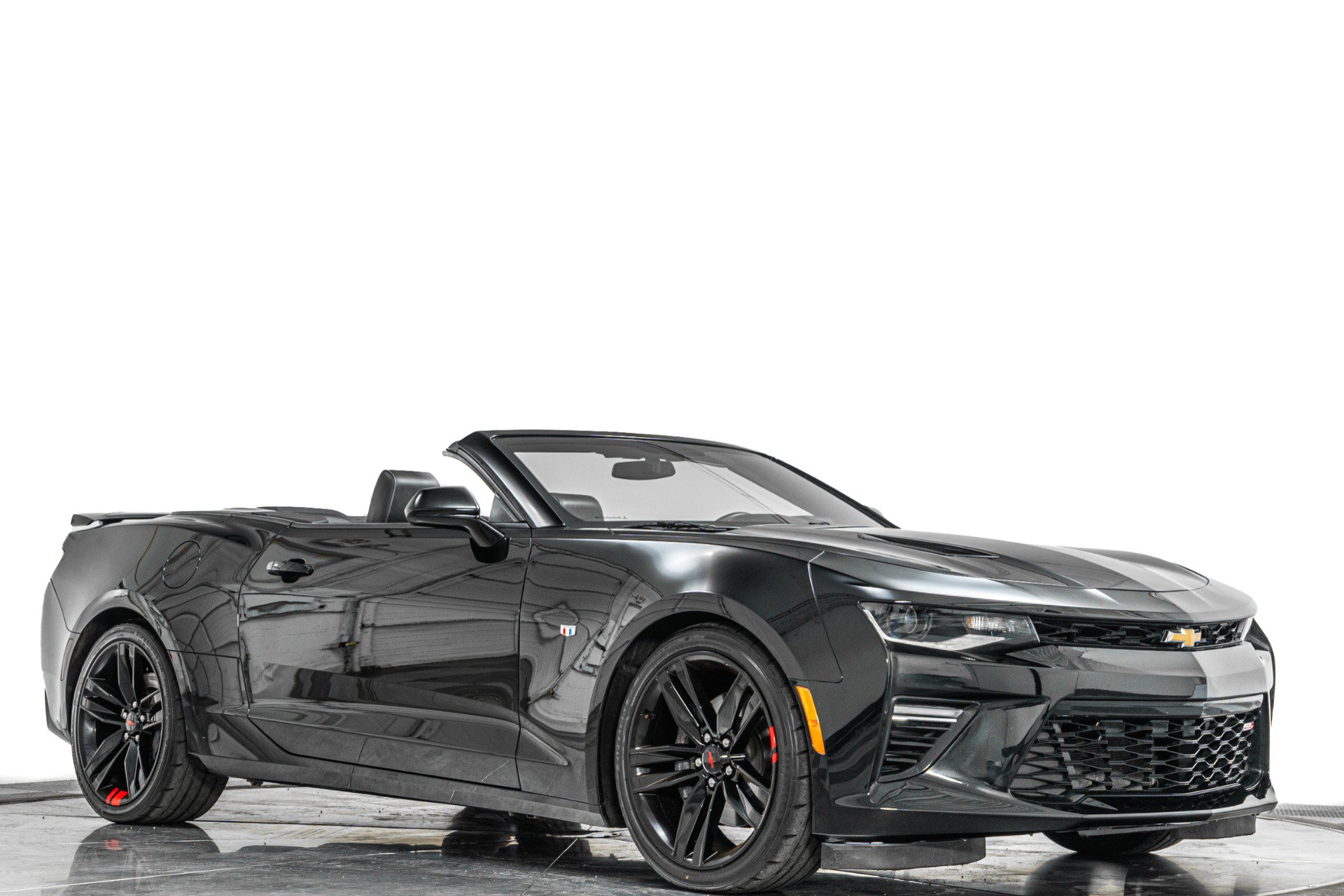 Used 2018 Chevrolet Camaro SS RWD image 30