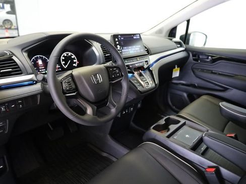 New 2026 Honda Odyssey Touring image 4