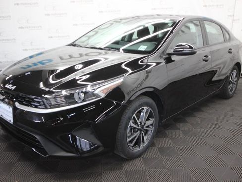 Used 2023 Kia Forte LXS w/ LXS Technology Package image 1