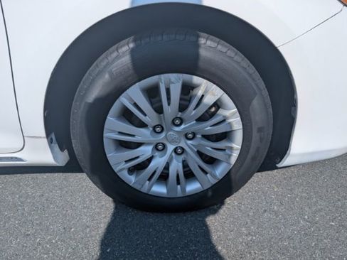 Used 2013 Toyota Camry LE image 13