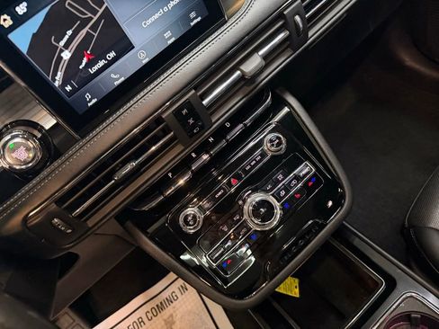 Used 2022 Lincoln Corsair AWD w/ Premium Package image 8