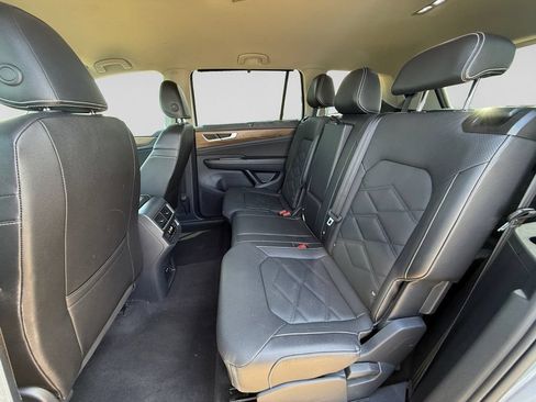 Used 2025 Volkswagen Atlas SE AWD/4WD image 36