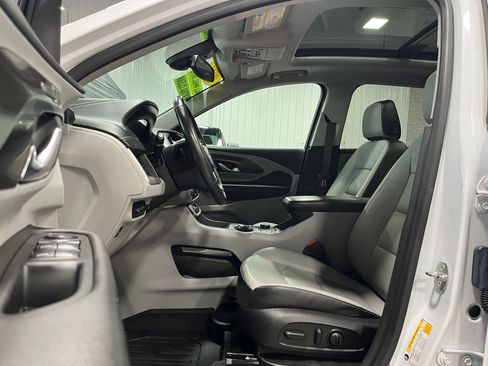 Certified 2022 GMC Terrain SLT w/ Infotainment Package II image 12