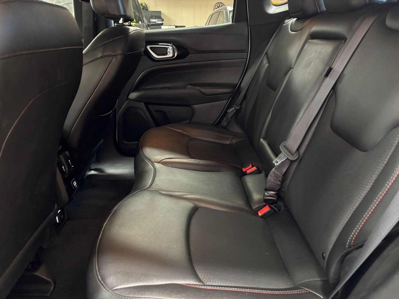 Used 2025 Jeep Compass Trailhawk AWD/4WD image 24
