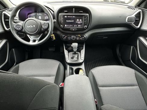 Used 2025 Kia Soul LX FWD image 9