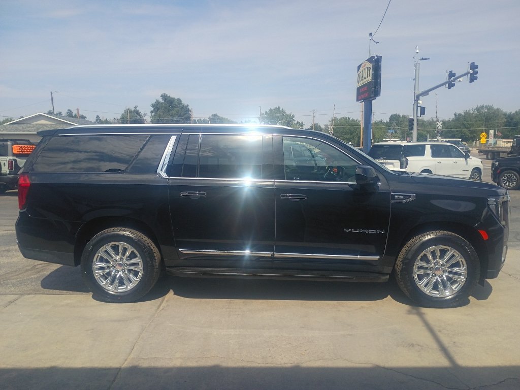 Used 2023 GMC Yukon XL SLT AWD/4WD image 5