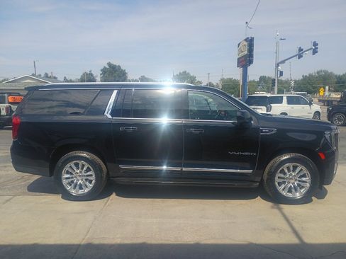 Used 2023 GMC Yukon XL SLT AWD/4WD image 5