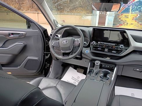 Used 2021 Toyota Highlander Platinum image 22