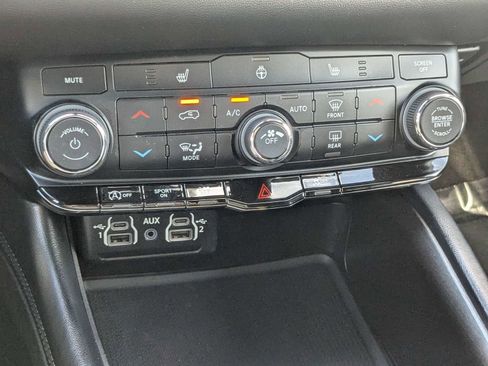 Used 2023 Dodge Durango SXT RWD image 23