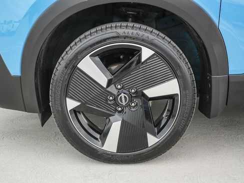 Used 2025 Nissan Kicks SR FWD image 11