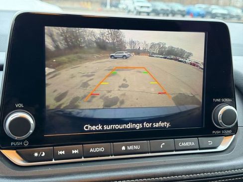 Used 2025 Nissan Rogue SV image 14