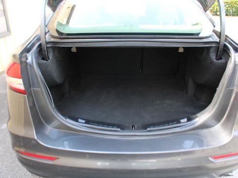 Used 2019 Ford Fusion SE image 17