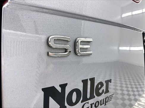 Used 2024 Volkswagen Tiguan SE image 8