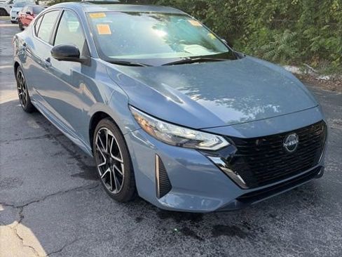 Used 2025 Nissan Sentra SR w/ SR Premium Package FWD image 3