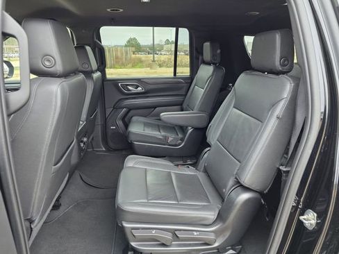 Used 2023 Chevrolet Suburban LT image 17