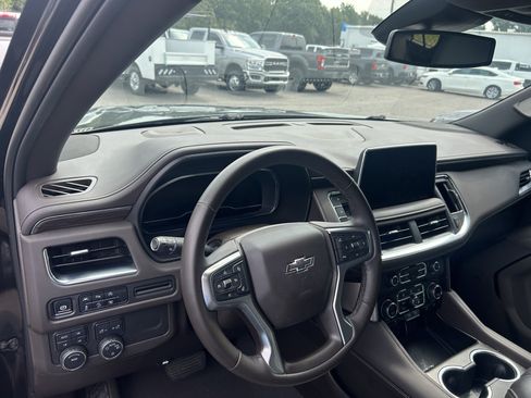 Used 2024 Chevrolet Suburban Z71 w/ Luxury Package AWD/4WD image 5