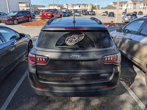 Used 2021 Jeep Compass Latitude w/ Sun and Sound Group image 9