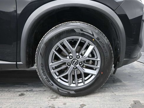 Used 2023 Nissan Rogue S image 10