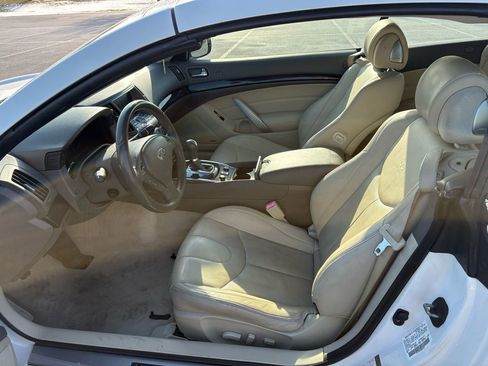 Used 2014 INFINITI Q60 Convertible w/ Premium Package image 11