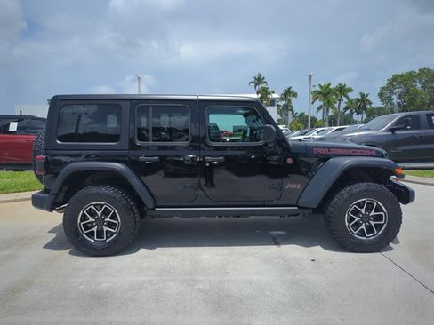 Used 2024 Jeep Wrangler Unlimited Rubicon AWD/4WD image 4